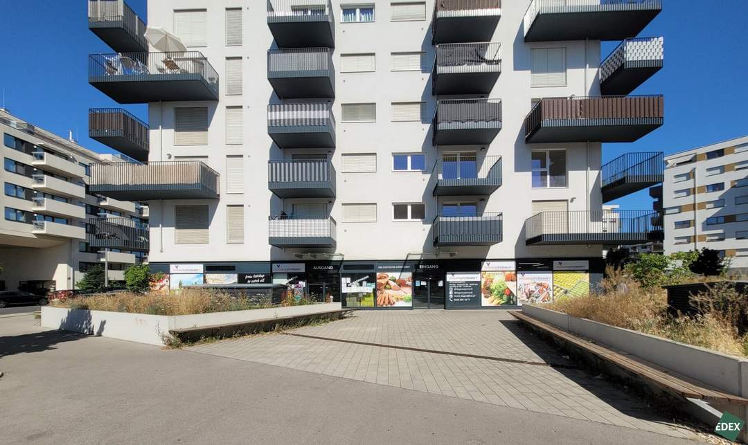 Moderne Gewerbefläche mit hoher Sichtbarkeit und flexibler Nutzung