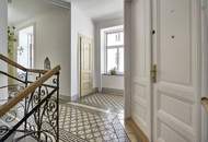 Helle Souterrainfläche mit vorgelagertem Garten