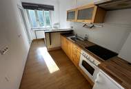 UNBEFRISTET und Nähe Bahnhof - nette 2-Zimmer-Wohnung, separate Küche mit kleinem Essplatz, Gartennutzung