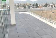 Genießen Sie die riesige Terrasse (teilweise überdacht) mit Panoramablick unbefristete Miete möglich, Stellplatz verfügbar!