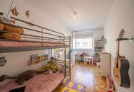 teilmöblierte 3 Zi. Wohnung mit perfektem Grundriss, verglaster Loggia und Außenjalousien - Top Lage: Landstraße Hauptstraße