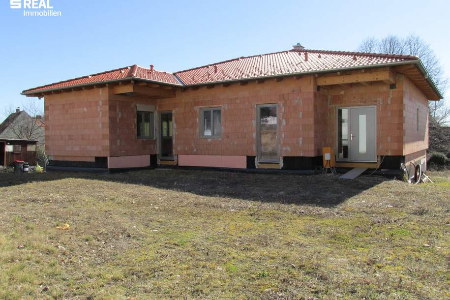 Großer Rohbau mit tollem Gartengrundstück in zentraler Lage, Haus-kauf, 299.000,€, 3902 Waidhofen an der Thaya