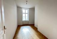 Großzügige 5-Zimmer-Altbauwohnung mit moderner Küche und Loggia