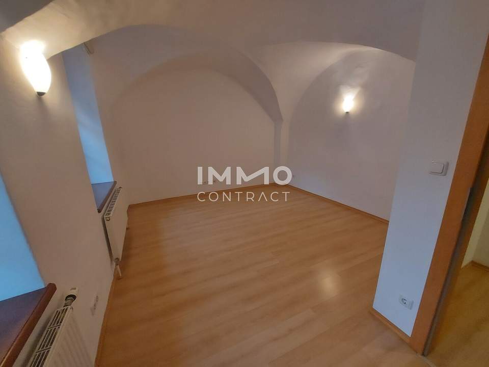 ZENTRUM -MIETWOHNUNG 50 METER VOM STEINERTOR ENTFERNT MIT GARTENMITBENÜTZUNG