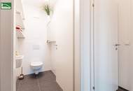 Bestlage am Wasser - direkt beim Hirschstettner Badeteich mit vermutlich der besten Aussicht Wiens! Ein Balkon zum Verlieben!