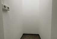 Sanierte Familienwohnung vereint höchsten Wohnkomfort mit einer entspannten Grünlage und herrlichem Ausblick! Freuen Sie sich auf ein durchdachtes, flexibles Raumkonzept – perfekt für modernes Wohnen. Jetzt dank KI-Visualisierung realitätsnah erleben!