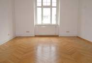 Große 5-Zimmer-Wohnung mit Balkon - WG-tauglich - verfügbar ab November 2026
