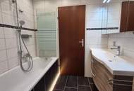 SCHÖNE, ZENTRALE DACHGESCHOSSWOHNUNG MIT SÜDBALKON