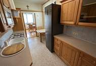 Großzügige Eigentumswohnung mit Loggia, großteils möbliert zu verkaufen