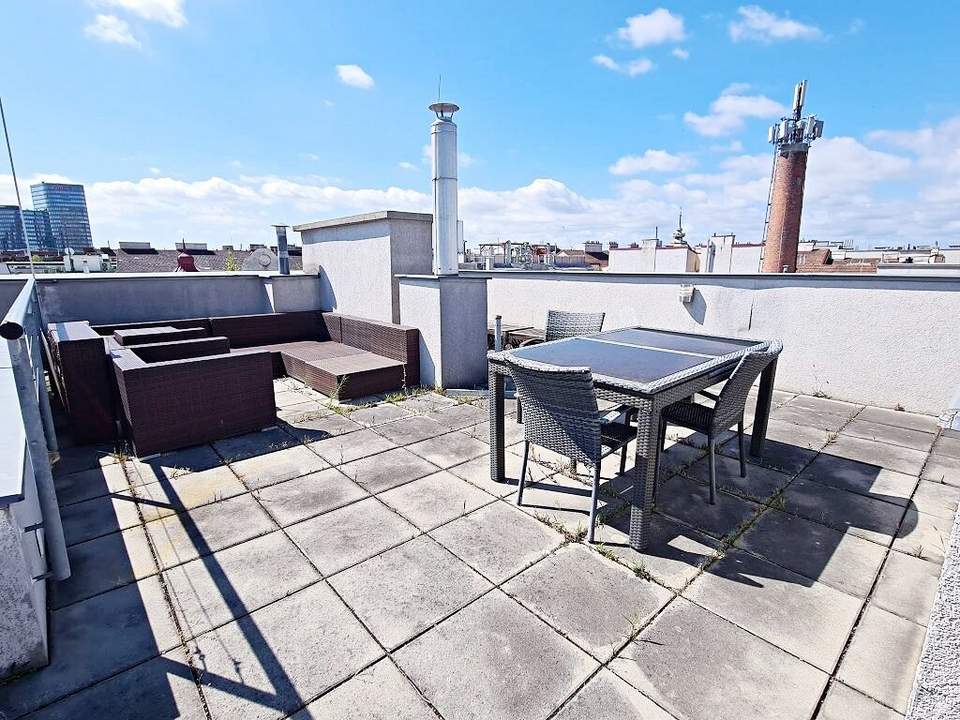 TERRASSENHIT, U1-NÄHE, 84 m2 Dachgeschoß mit 30 m2 Terrasse, 2 Zimmer, Wohnküche, 2 Bäder, Parketten, Viktorgasse