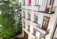 MITTEN IM SIEBTEN | Ost/West ausgerichteter Stil-Altbau mit Balkon | Grünblick | Prachtvolles Jahrhundertwendehaus