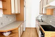 TRAUMHAFT SONNIGE 2-ZIMMER-DACHGESCHOSS-WOHNUNG IM GRÜNEN