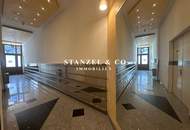 SONNIGES ALTBAUAPARTMENT IN ZENTRALER INNENSTADTLAGE