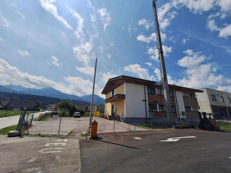 Geschäftshaus im Gewerbegebiet von Kematen in Tirol
