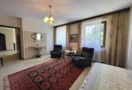 GEPFLEGTES EIN- ODER ZWEIFAMILIENHAUS MIT POOL UND FERNBLICK