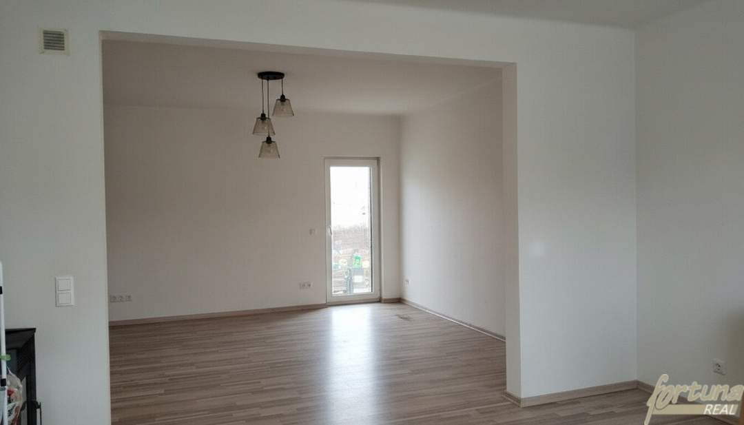 Innen top renoviert, Außen noch Gestaltungsspielraum ***perfekt FÜR ANLEGER MIETER VORHANDEN****