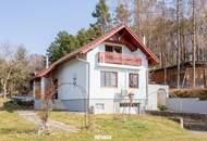 Landhaus in erhöhter Aussichtslage mit weitläufigem Grundstück im schönen Strassertal