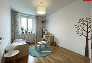 Linz-Oed: Dank vieler großer Fenster lichtdurchflutete 3-Zimmer-Wohnung mit Balkon & Autoabstellplatz in städtischer ruhiger Grünlage