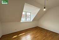 Helle Dachgeschoss-Wohnung mit Hof-Terrasse in ruhiger Seitengasse der Wattgasse und Hernalser Hauptstraße