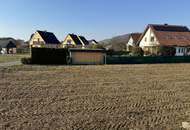 Zwei-Familienwohnhaus mit bezugsfertigem Erdgeschoß mit Garten, Balkon, Terrasse, 2 Garagen, Altbaumbestand