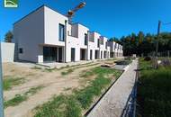 Stadt trifft Natur: Reihenhaus in wundervoller Lage mit vielen Extras!
