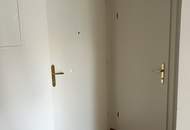 UNBEFRISTET - helle 2,5-Zimmer Dachgeschosswohnung mit Wohnküche, Schrankraum, 26 m2 Dachterrasse und Kellerabteil nahe Schönbrunn