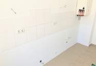 Direkt am Schweizergarten: Schöne 2-Zimmer-Wohnung mit separater Küche
