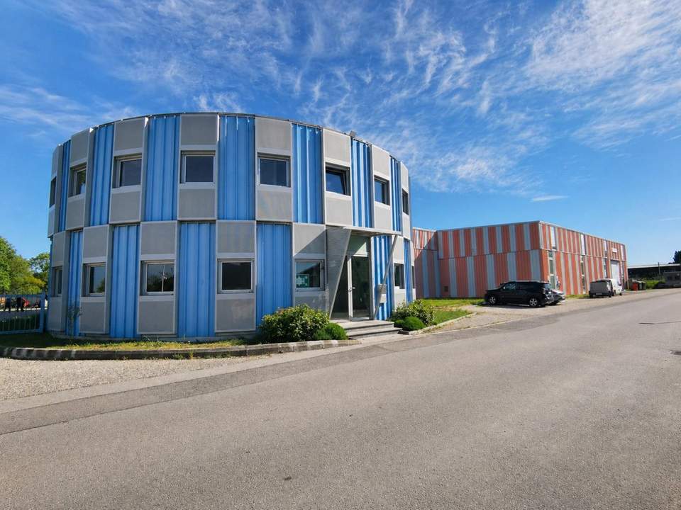 Betriebsliegenschaft mit Hallen und Bürogebäude in Sierndorf bei Stockerau