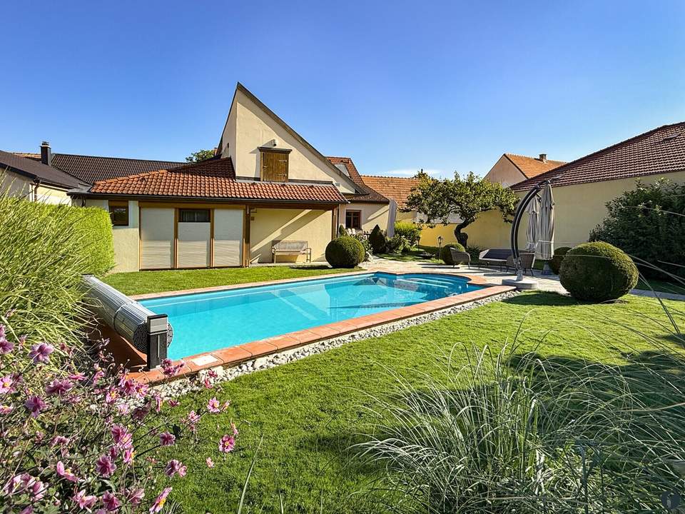 Großzügiges 7-Zimmer-Einfamilienhaus mit Pool und großem Garten