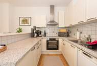 Zwei Einfamilienhäuser auf großzügigem Grundstück in sonniger Lage