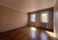 12 Zimmer Haus mit Geschäftslokal auf 948 m2 Grundstück