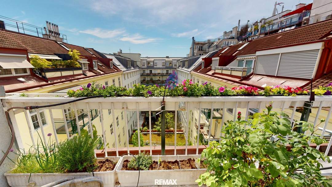 DG-Wohnung mit hofseitiger Terrasse im Herzen von Wien nahe U2/Schottentor