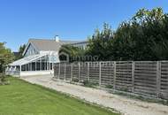 Sehr großes Einfamilienhaus mit Hallenbad/Schwimmbad, Massage-Badewannen, für eine größere Familie oder Paare, die sehr viel Bewegungsspielraum lieben.