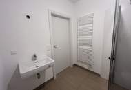 Erstbezug !! Traumhafte Doppelhaushälfte , Wohnkeller mit Garten und 2 Stellplätzen!