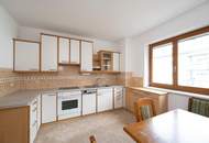 Gepflegte Wohnung mit Küche und Loggia und TG-Stellplatz in zentraler Lage!