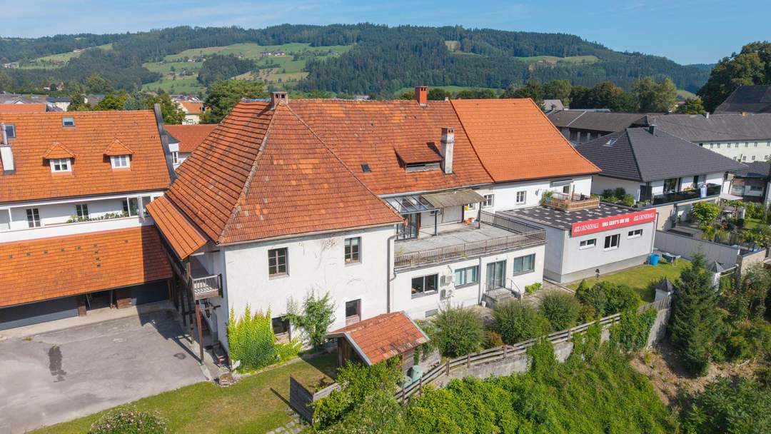 Zwei besondere Wohnungen in historischem Gebäude - 178 m² und 49 m² im Zentrum von Scharnstein mit schönem Ausblick und Garage!