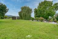 Viel Platz in beliebter Wohngegend, der Attersee nicht weit und riesiger Traumgarten!