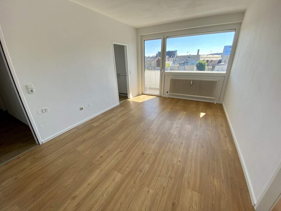 Linz Zentrum: Moderne 2-Zimmer-Wohnung mit Küche und Süd-West-Außenfläche