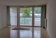 Traumhafte 2 1/2 Zimmer Wohnung in idealer Lage mit TG- und Außen-Stellplatz