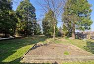 TRAUMHAFTER BUNGALOW FÜR ZWEI PERSONEN SAMT NEBENGEBÄUDE FÜR HOBBYRAUM, PARKÄHNLICHEM GARTEN MIT SCHWIMMTEICH ALS NATURPOOL DIREKT AN FELDER DER REGION ANGRENZEND