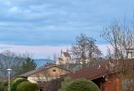 Haus mit Wirtschaftsgebäude