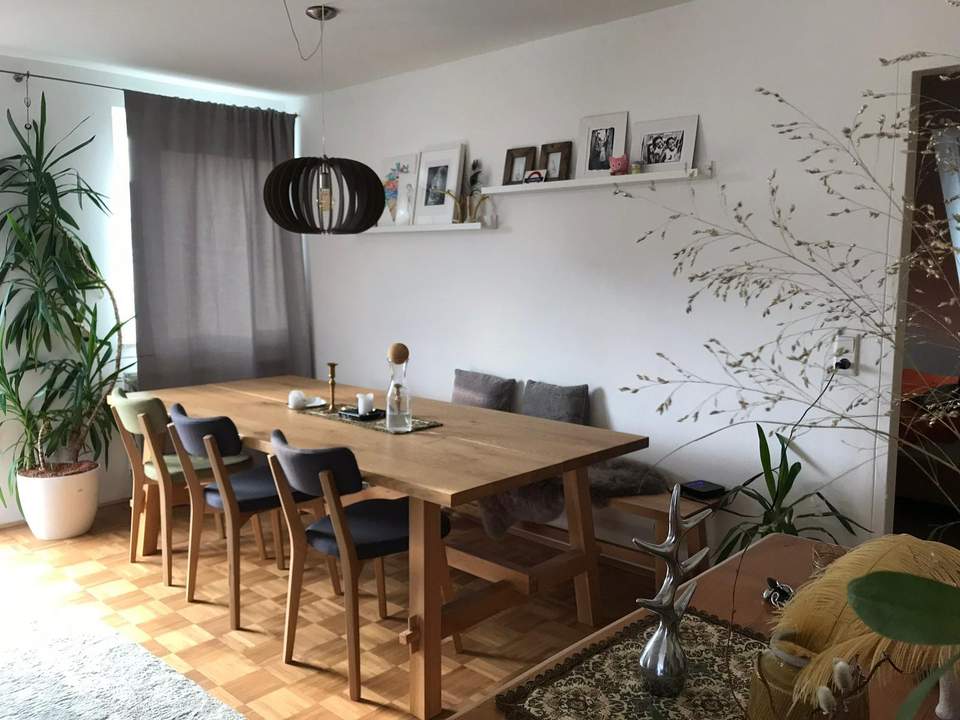 Gepflegte Dachgeschoßwohnung in Ruhelage mit Südwestbalkon in Salzburg!