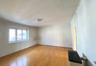 U3 NÄHE! 2 Zimmer im DG zu SANIEREN, SONNIG und RUHIG