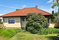 Zwei zusammengebaute Bungalows mit einem Preis