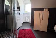 CHARMANTE DACHGESCHOSSWOHNUNG MIT HELLER WOHNATMOSPHÄRE