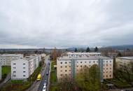 Einziehen &amp; Wohlfühlen – sonnige 4-Zimmer-Wohnung mit Küche, Balkon und Panoramablick in zentraler Lage!