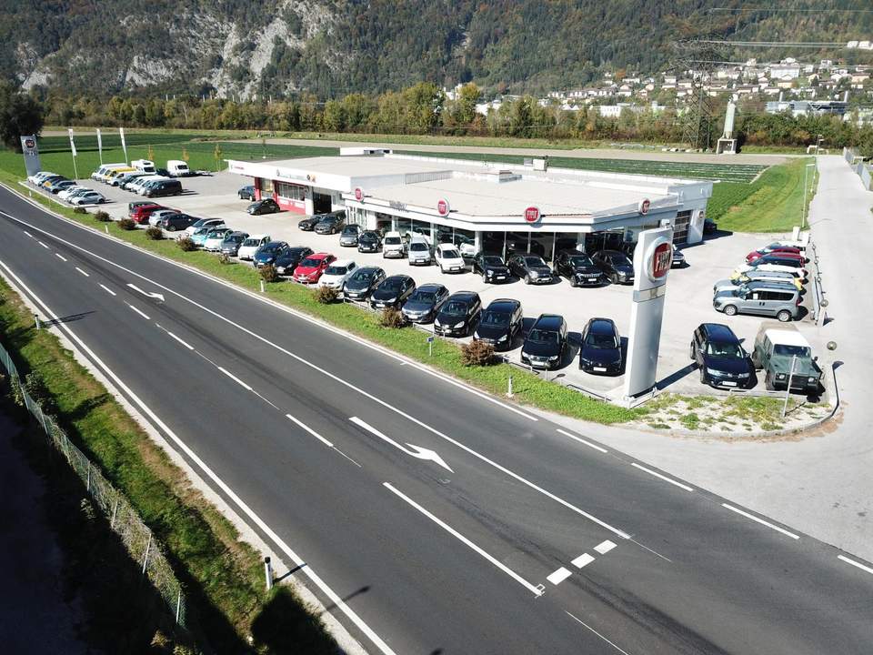 Verkehrsgünstig gelegenes Autohaus mit Werkstätte im Tiroler Unterland zu mieten