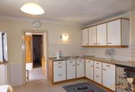Vielseitiges Einfamilienhaus mit separater Wohneinheit, großzügigen Nebengebäuden &amp; Pool