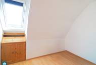 CHARMANTE 3-ZIMMER-DACHGESCHOSSWOHNUNG MIT DACHTERRASSE UND GRÜNBLICK