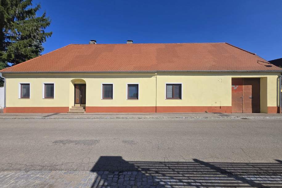 Wohnen, Arbeiten, Genießen – vielseitiges Zuhause in Vierkanthof-Struktur mit begrüntem Innenhof und großer Einfahrt, Haus-kauf, 129.000,€, 2051 Hollabrunn